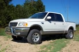 Rough Country 2.5 Inch Leveling Kit | Ford F-150 4WD (1997-2003) view 2