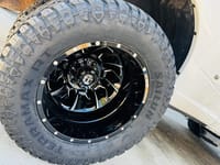 Leveling Kit with 35/12.50R20 A/T Tires - Photo 3