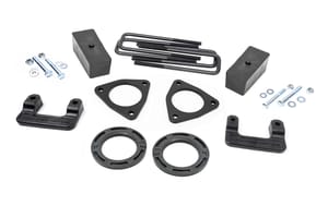 Rough Country 2.5 Inch Leveling Kit | Stamped Steel | Chevy/GMC Sierra 1500 (16-18)/Silverado 1500 (07-18)