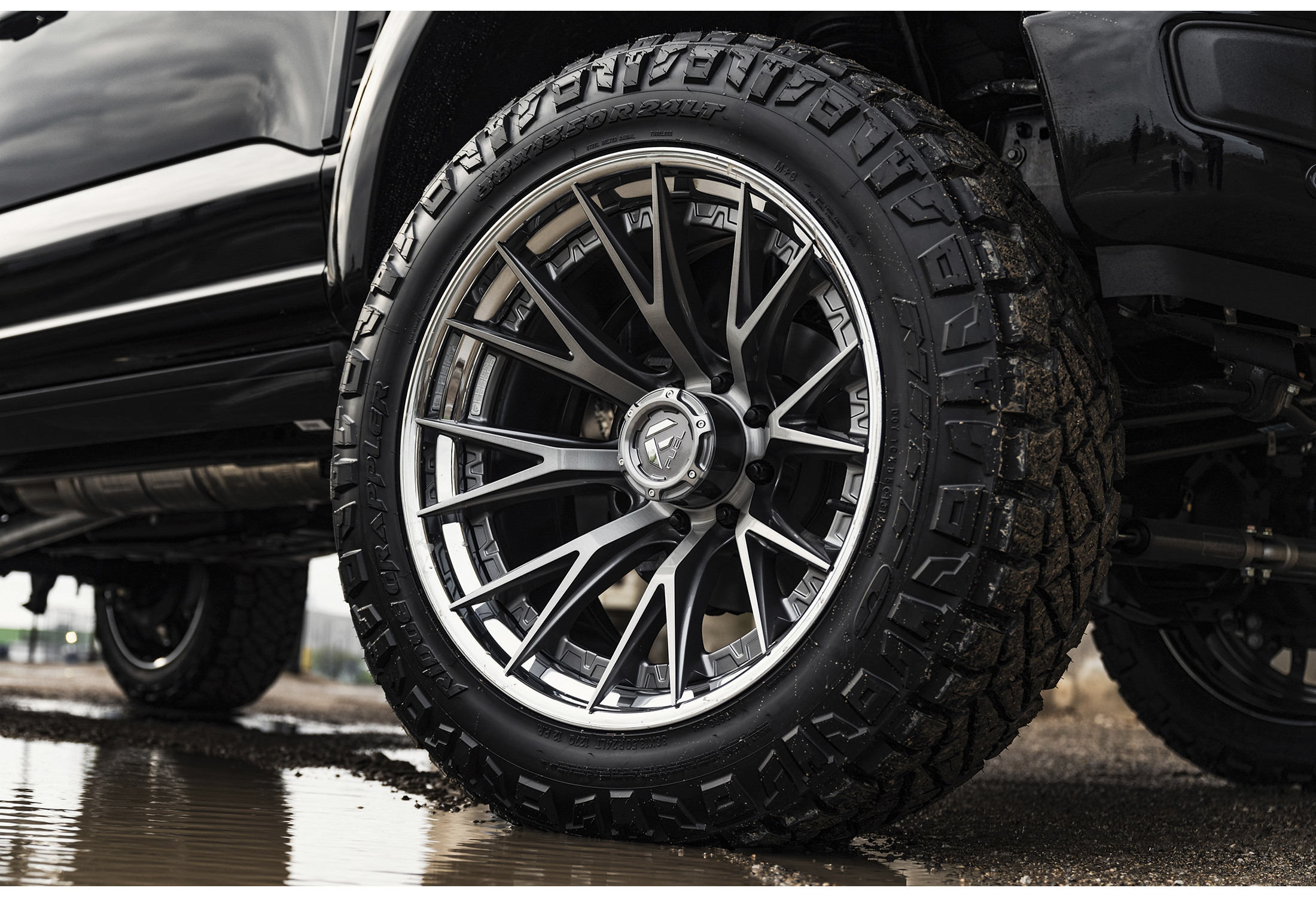 Rin personalizado en un camion elevado